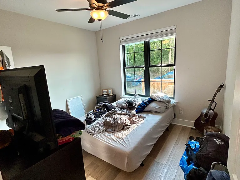 944 Irwin St — Photo 16