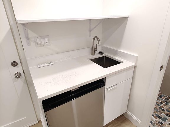 5th image of 319 Remsen Ave #1F