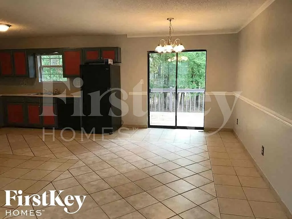 3 bed, 3.0 bath, 1184 sqft, $2,165 — Photo 4