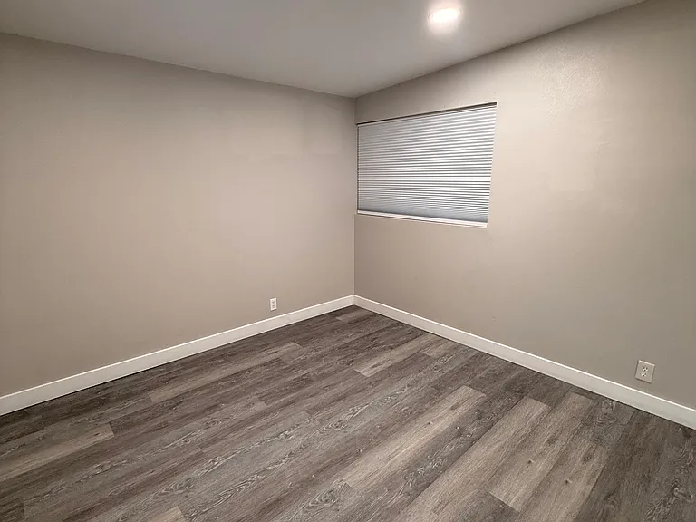 2753 Talbot St — Photo 45