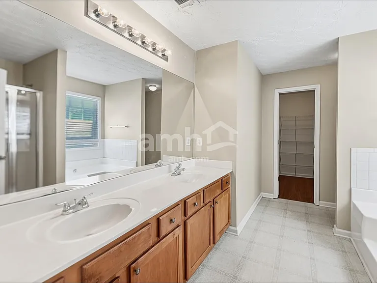 1558 Great Shoals Cir — Photo 13