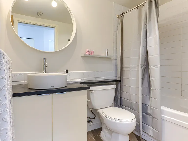 233 Robson St #508 — Photo 8