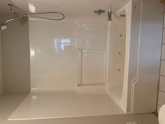 5th image of 17359 Brook Crossing Ct