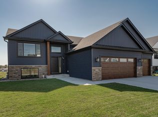 5502 Ridgeview Dr NW, Rochester, MN 55901