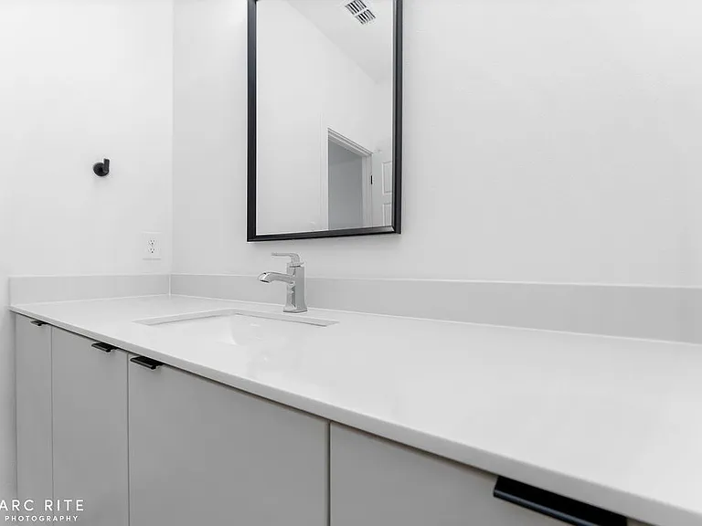 310 Homestead Ave #7 — Photo 24