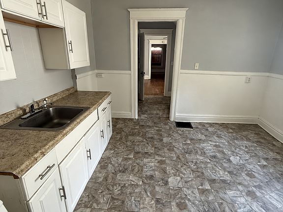 4th image of 83-85 Parsells Ave