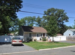 5 Steinhardt Ave, Old Bridge, NJ 08857
