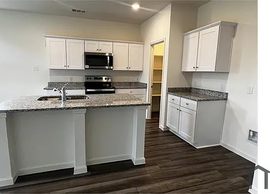 5 bed, 2223 sqft, $3,000 — Photo 4