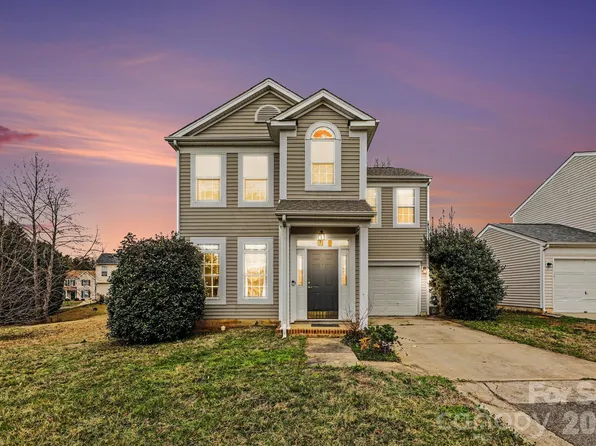 8601 Sawleaf Ct, Charlotte, NC 28215