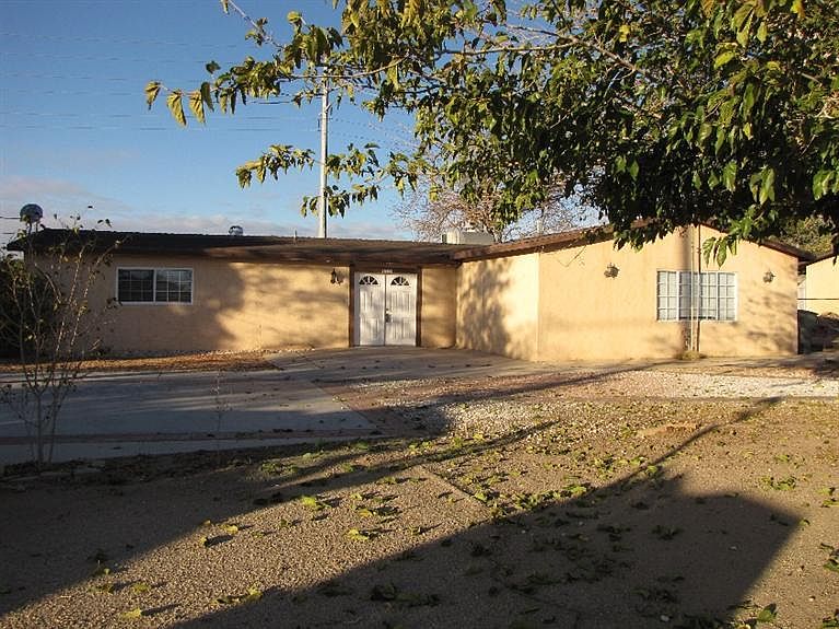 1st image of 15352 Jasmine St