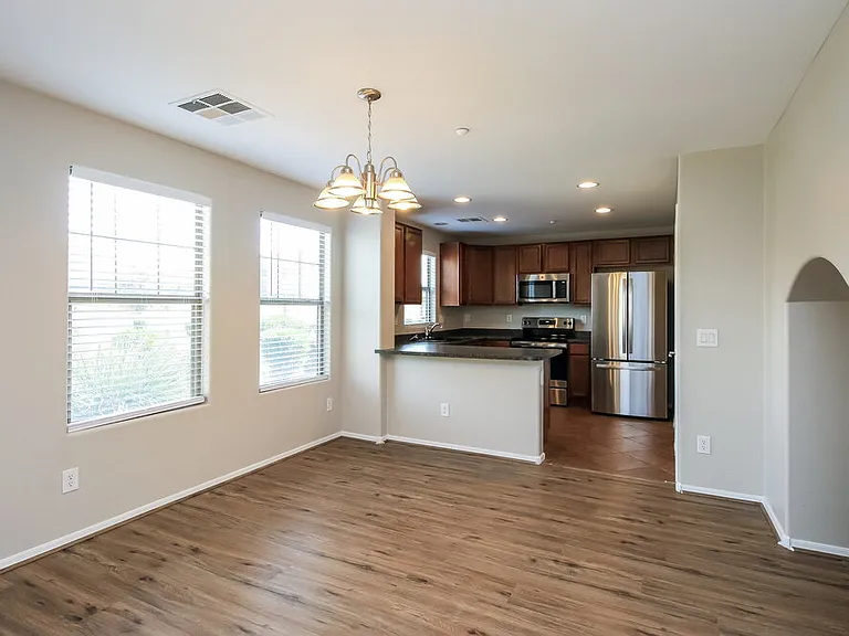 3344 E Franklin Ave — Photo 7