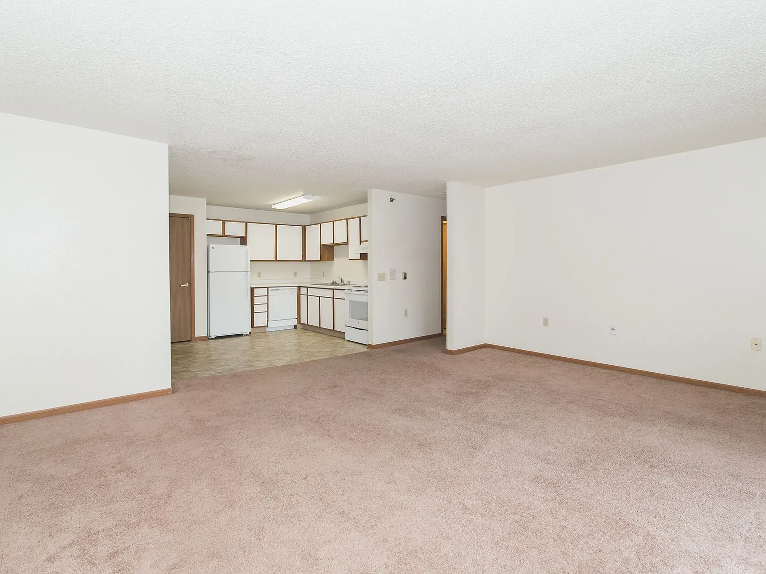 Fox Valley Meadows Apartments — Photo 3