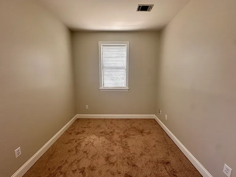 324 Lindsay St — Photo 13