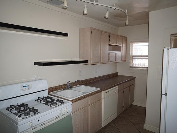 4th image of 3558 E Fairmount St #1