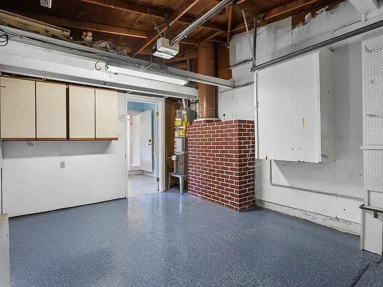 Garage.