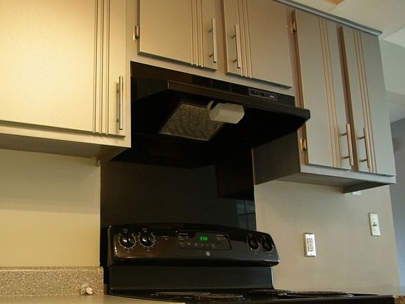 2nd image of 2575 Catalpa Dr APT 7