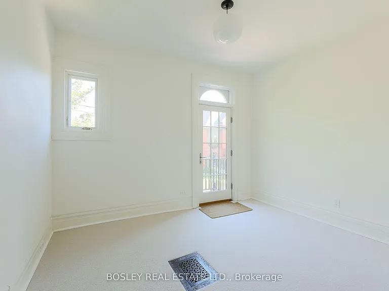 12 Meredith Cres #UPPER — Photo 36