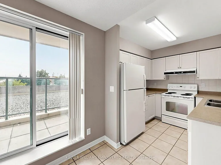 11 Oneida Cres #211 — Photo 10
