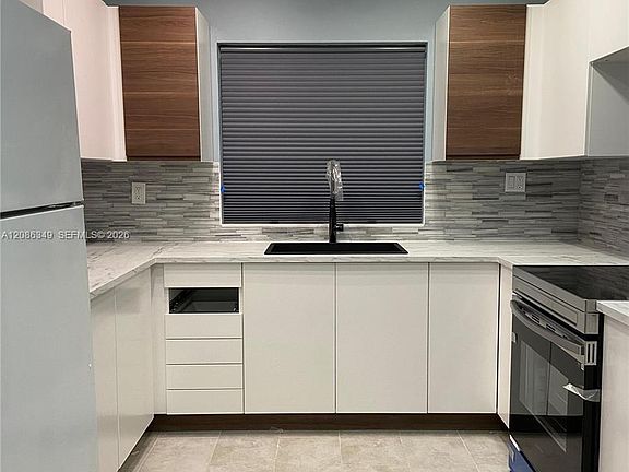 3rd image of 2740 W 62nd St APT 207