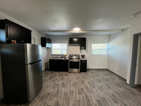 601 Avondale Ave #4, San Antonio, TX 78223