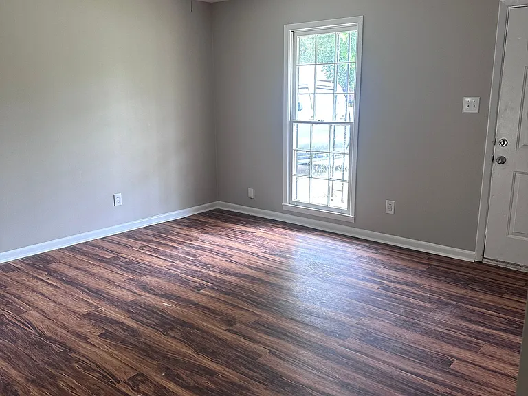211 Virginia Dr — Photo 10