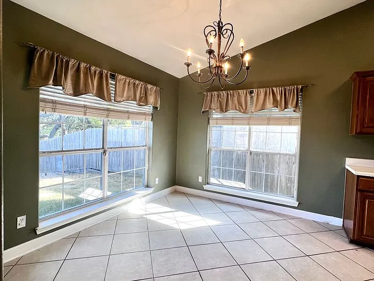701 Oak Valley Dr — Photo 6