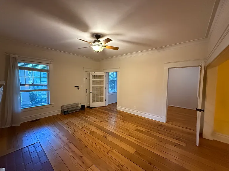 1019 Gloria Ave — Photo 10