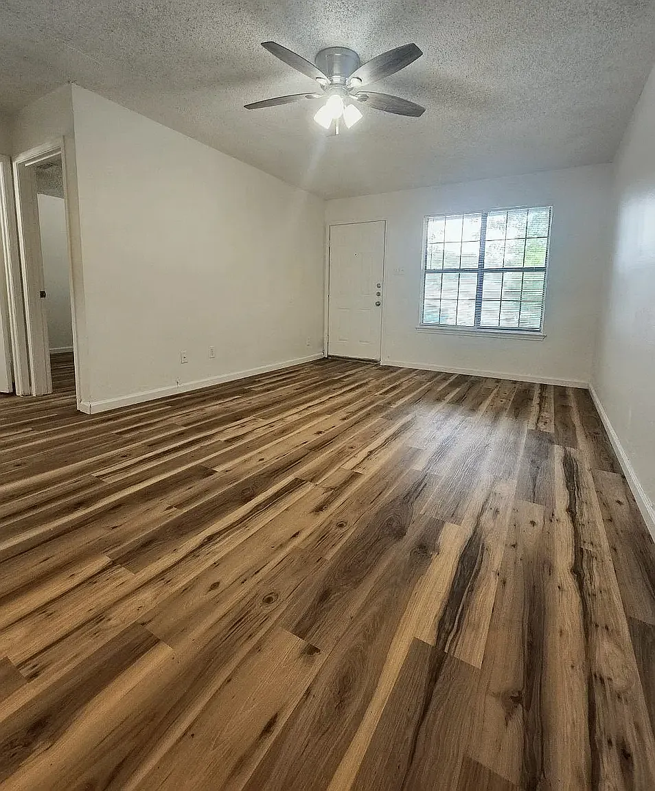 2 bed, 900 sqft, $995 — Photo 2