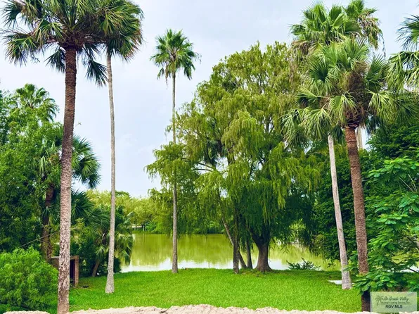 105 Calle Jacaranda, Brownsville, TX 78520