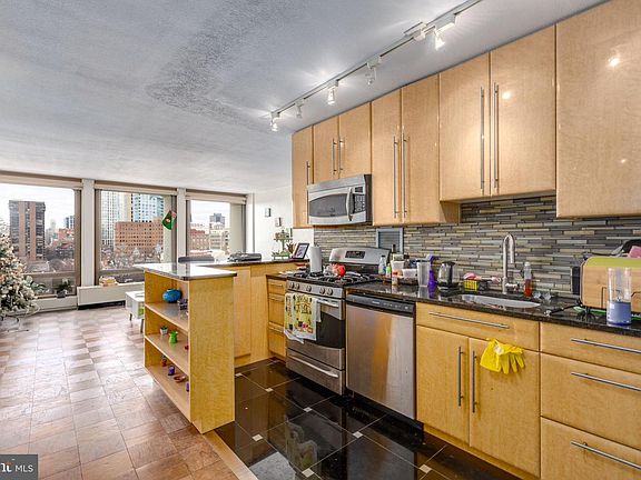 5th image of 210 Locust St #10FW