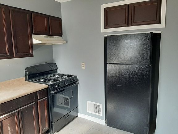 4th image of 10111 Wayne Ave