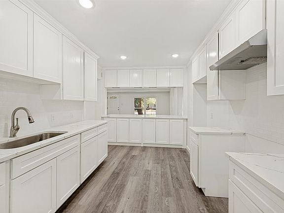4th image of 2661 Hudspeth Ave