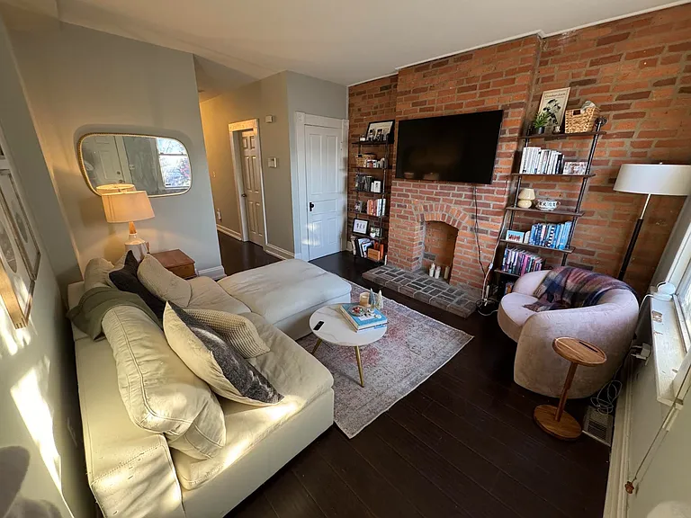 136 Wilber Ave — Photo 3