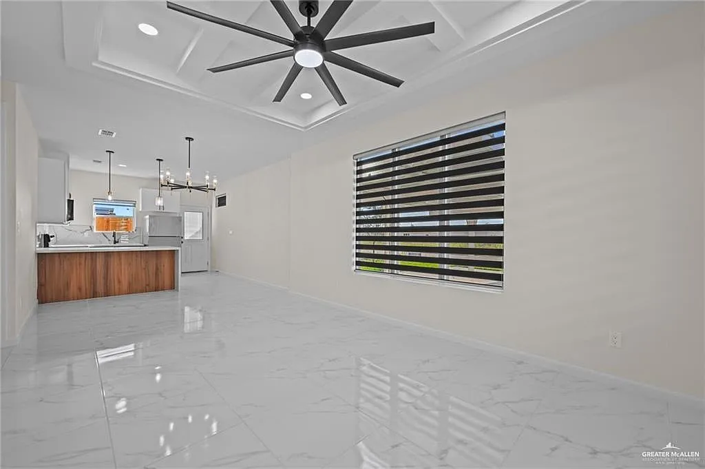 3 bed, 2.0 bath, 1161 sqft, $1,400 — Photo 4