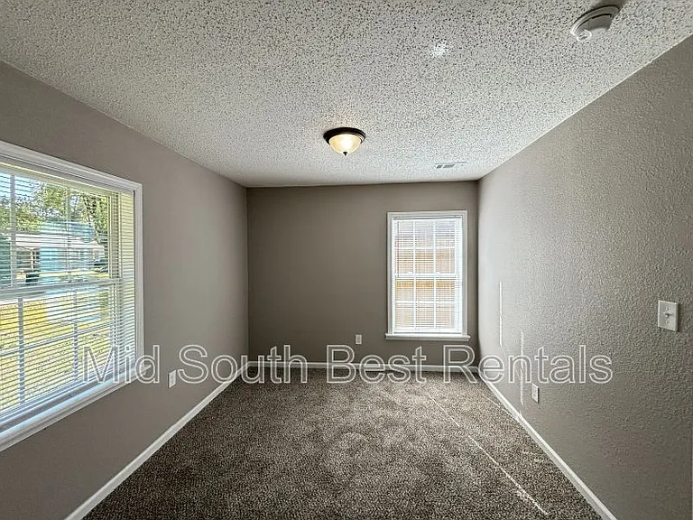 5617 Shamrock Dr — Photo 3