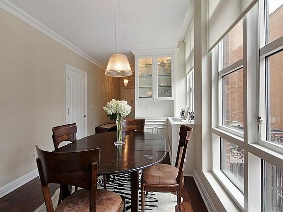 3rd image of 88 Washington Pl APT 4A