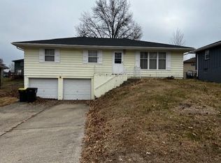 202 Highland Rd, Lansing, KS 66043