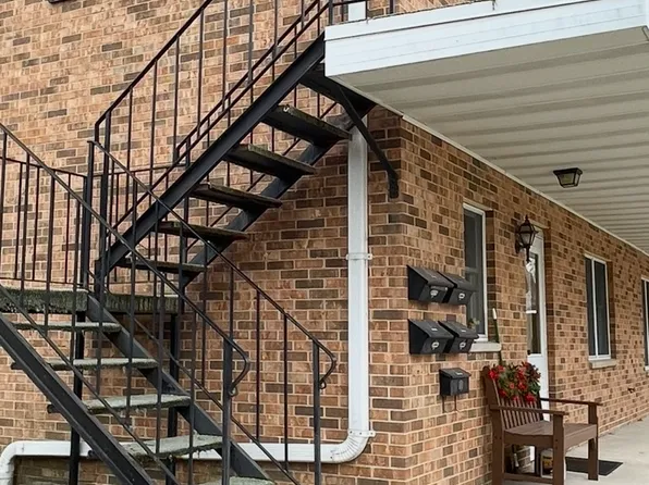 829 N Cherry St, Galesburg, IL 61401