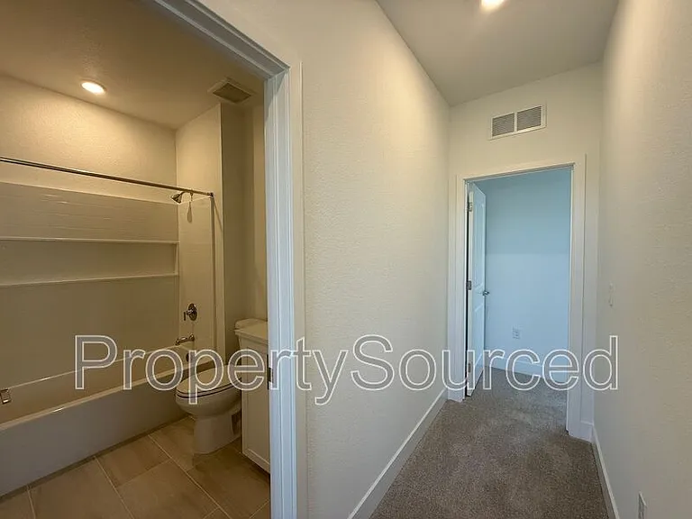 1336 N Martorella Ave — Photo 59