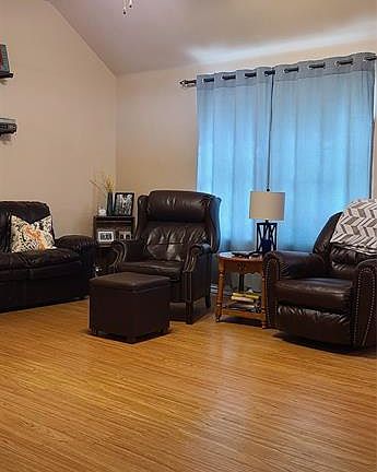4th image of 104 Owen Way