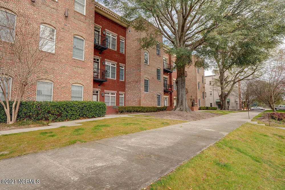 Building Photo - 715 N 4th St #302
