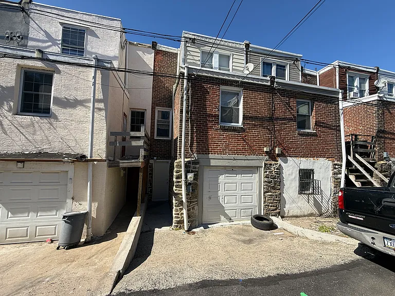212 E Sheldon St — Photo 42