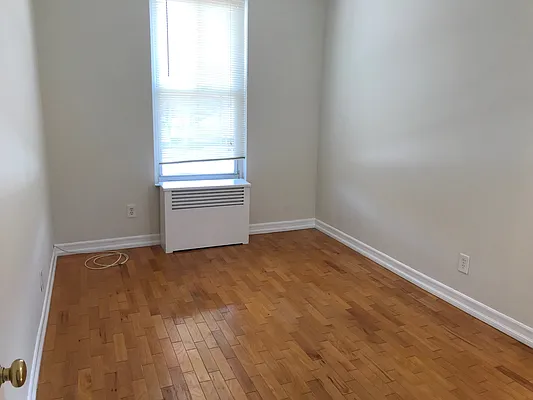 Rented by Zikos Realty Services | media 22