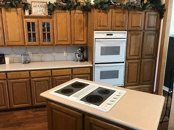 5th image of 1606 N Park Dr
