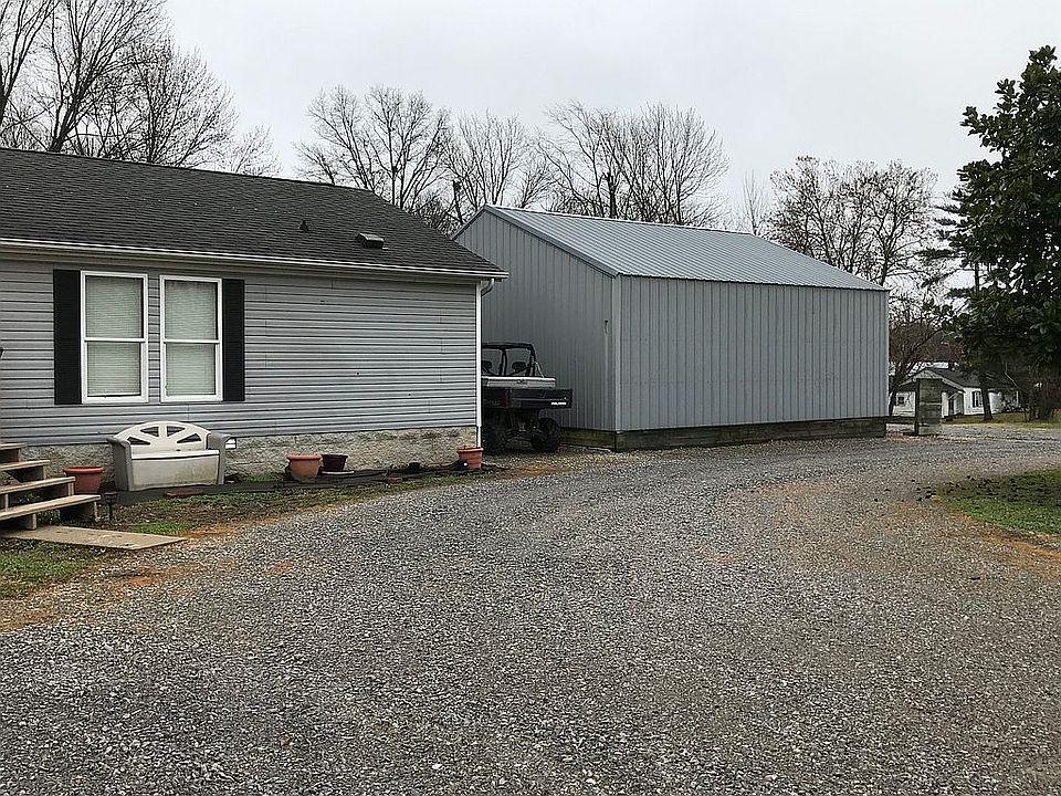 Detached garage 