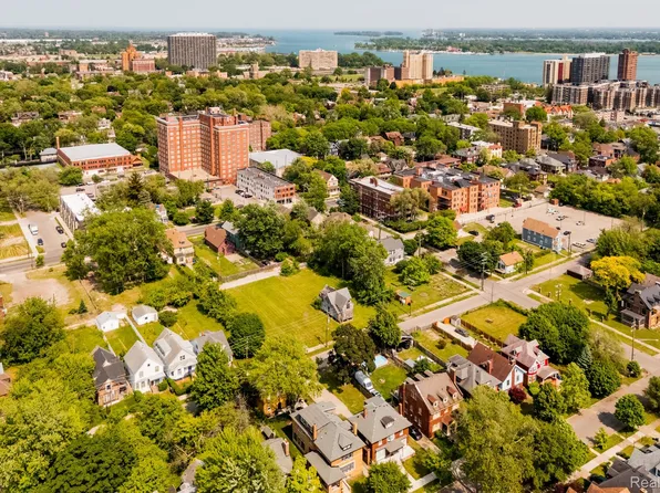 7901 Agnes St, Detroit, MI 48214