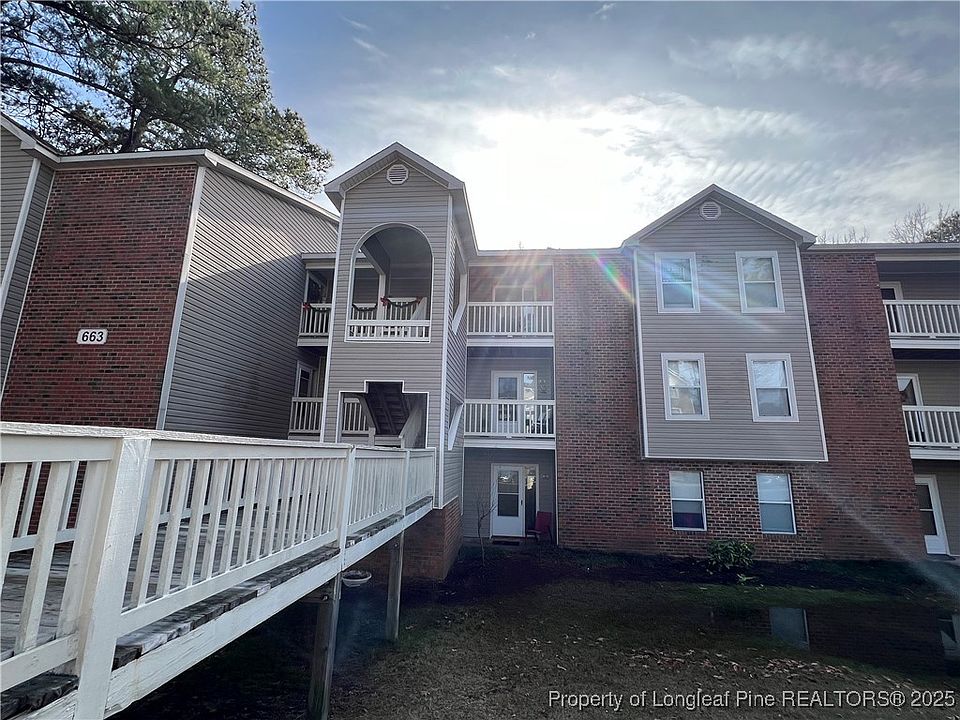 1st image of 663 Bartons Landing Pl