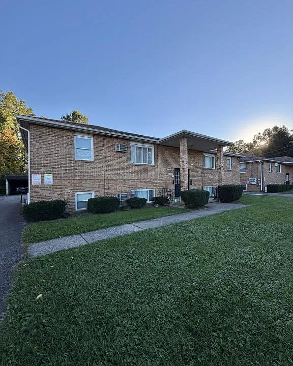 831 Moyer Ave #2