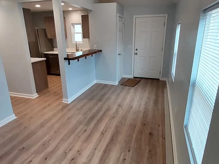 4513 Apache St — Photo 3