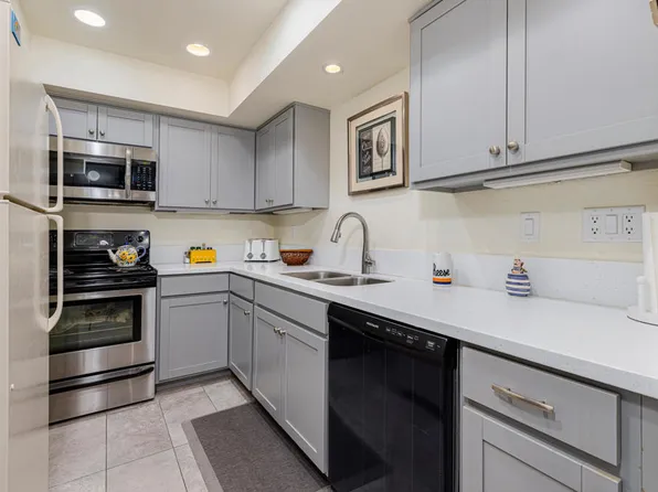 605 E Amado Rd Unit 610, Palm Springs, CA 92262